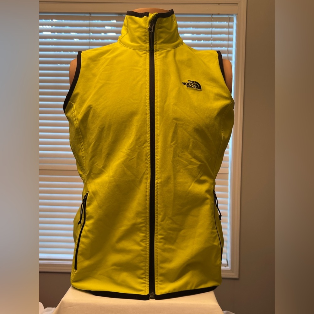 The north face Sz Large Sulphur Spring Green Nevado Lightweight Vest.